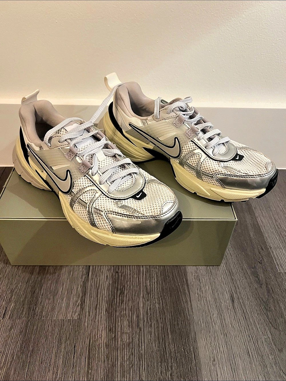Nike V2K Run Summit White Metallic Silver Women’s HJ4497 - 100 Sneakers US 7.5